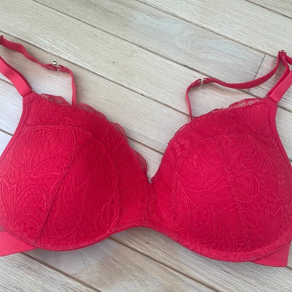 Lively red lace bra - Picture 1 of 6